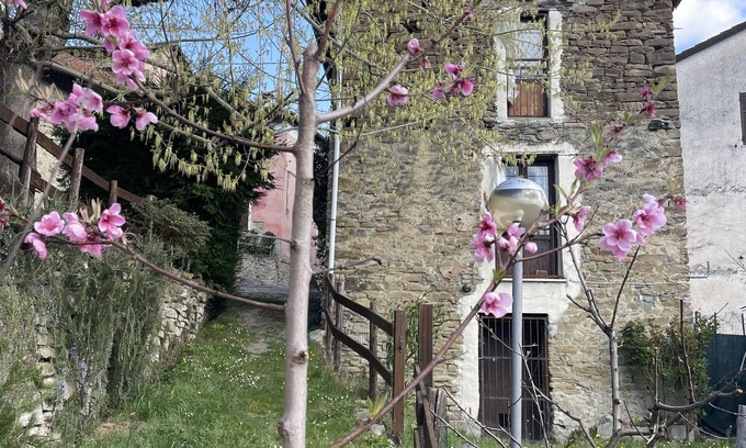 Orbregno House | HIGH MONFERRATO STYLE HOUSE IN STONE AMONG THE VINEYARDS