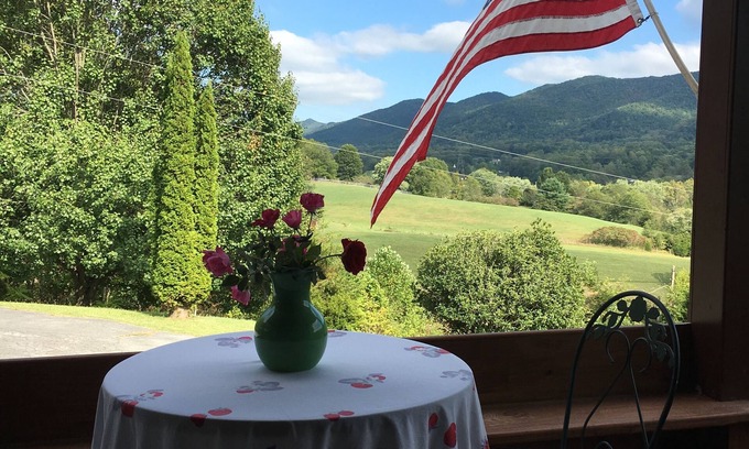 Jonesborough House | High Places with Miles of Mountain Views