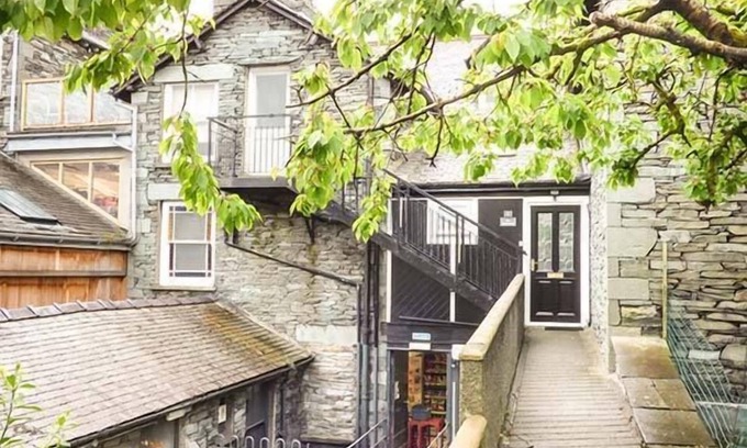 Ambleside Cottage | High Ridge