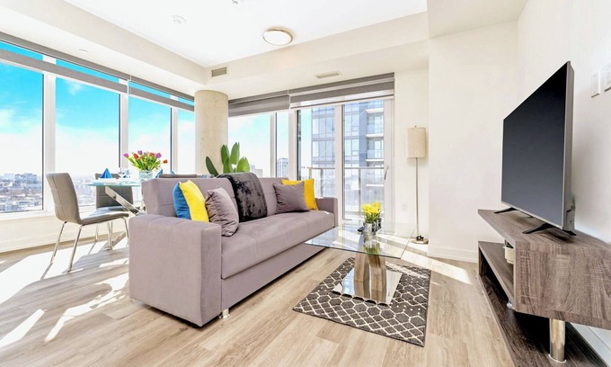 Kitchener Apartment | High Rise 1BR Building w Gorgeous Views
