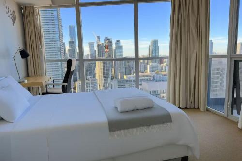 Church and Wellesley Apartment | High-Rise 1BR Condo Skyline View Yonge-College