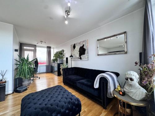 Breidholt Apartment | High Rise Apartment with a view