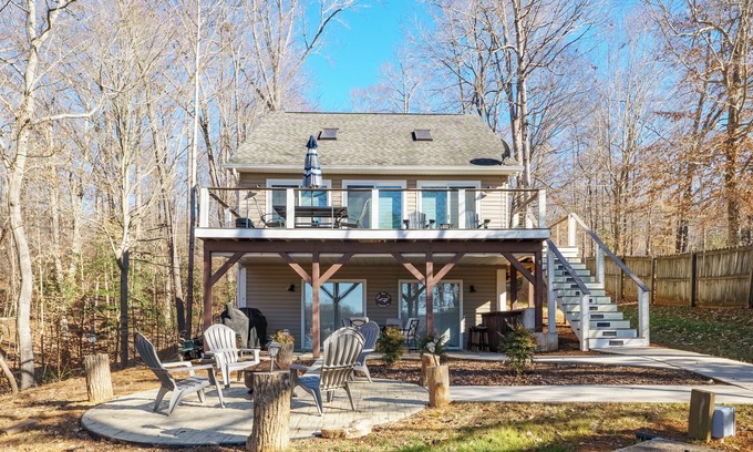 Southmont House | "High Rock Haven 3bed/3 bath home High Rock Lake Games room, Hot Tub, 2 lounges
