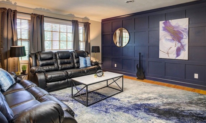 Bristol House | High Rollers 3 BR Home Near Casino