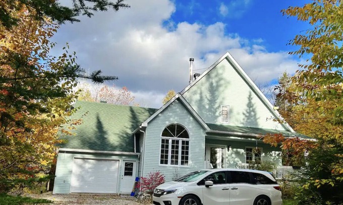 Val-des-Monts Ski Chalet | High speed internet cottage, lake, river, kayak, natural paradise!