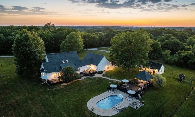 Keene House | High Spirits Estate - Pool, Hot Tub, Game Room, EV charger, Sleeps 20