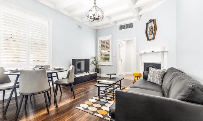 Millers Point Apartment | High Street 14 Self-Catering