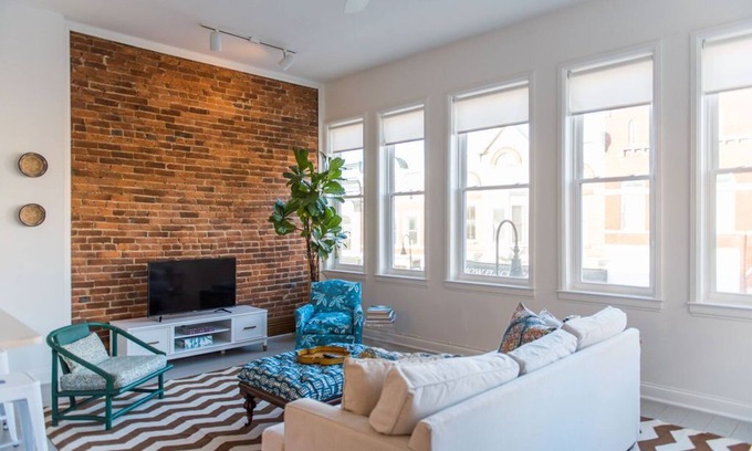 Versailles Apartment | High style on the Bourbon Trail