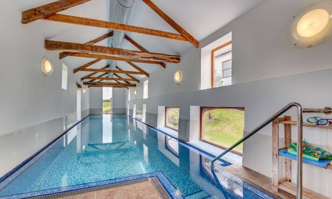 Mullacott House | High View Farmhouse - Six Bedroom House, Sleeps 12