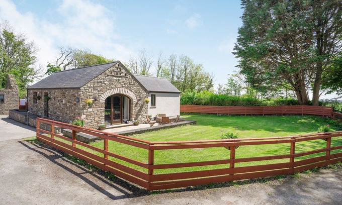 Haverfordwest Cottage | HIGHBURY, family friendly, country holiday cottage in Spittal