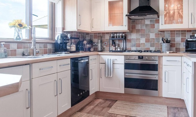 Pembroke Dock House | Highfield - 5 Bedroom Holiday Home - Pembroke Dock
