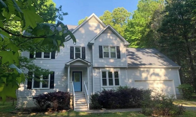 Chapel Hill House | Highland Comfort - Private Peaceful Retreat