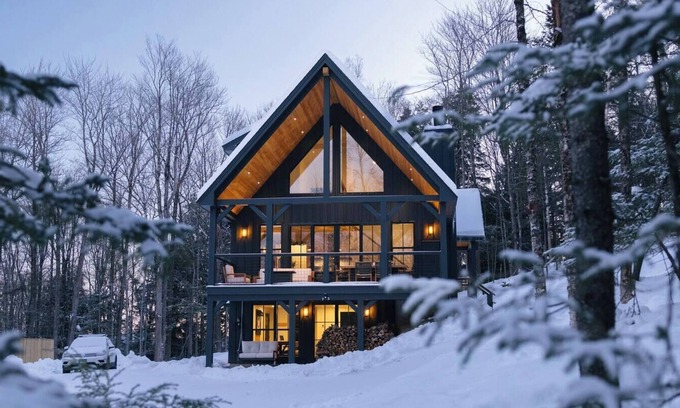 Peru House | Highland Haus: stunning ski getaway with hot tub