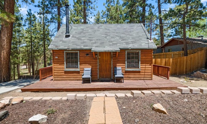 The Village House | Highland Hideaway - Walk to lake and village!