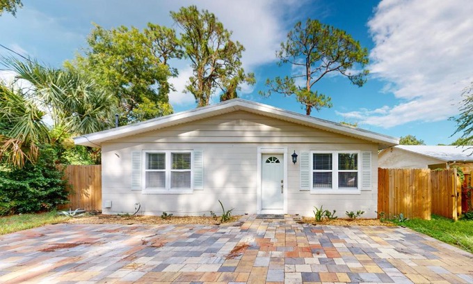 St. Augustine House | Highland Villa