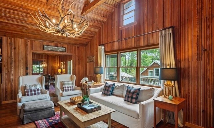 Mirror Lake House | Highlands Cottage Retreat at Mirror Lake & Dog Friendly!