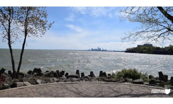 Lakewood House | Highly sought out Lakewood location
