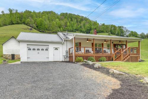 Burnsville House | Hike and Relax Blue Ridge Mountain Retreat!