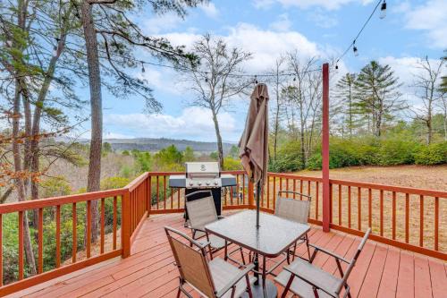 Hayesville House | Hike, Boat and Explore Mtn-View Hayesville Hideaway