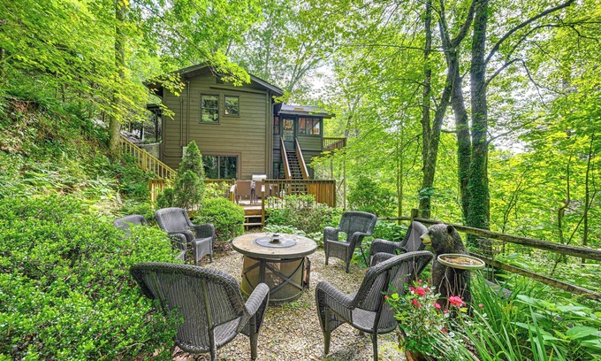 Mirror Lake Cabin | Hike, Fish & Explore: Family Retreat in Highlands