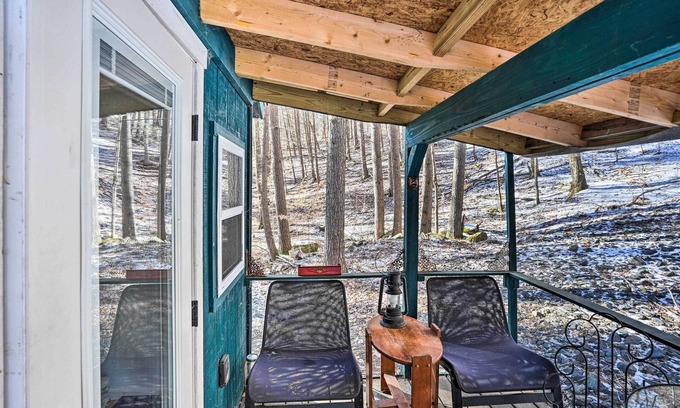 Williamsville Cottage | Hike & Swim On-site: Cozy Falls Brook Cabin