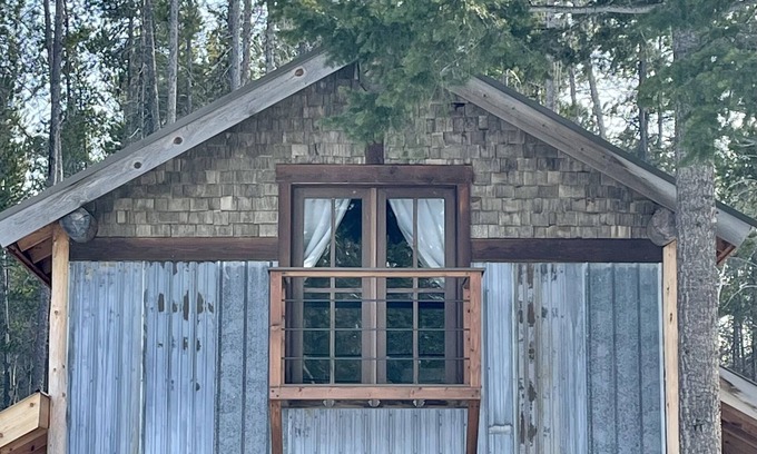 West Glacier Apartment | Hiker's Rest: A Relaxing Retreat 5 miles from Glacier National Park