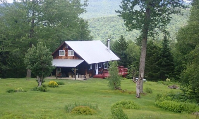 Granville Cabin | Hikers and Mt Bikers paradise 4 Bedroom lodge in remote central Vermont