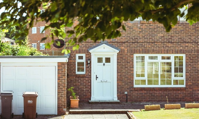 Meads Cottage | Hikers Hideaway close to South Downs