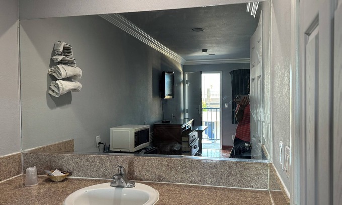 Harbor Hotel | Hiland Motel