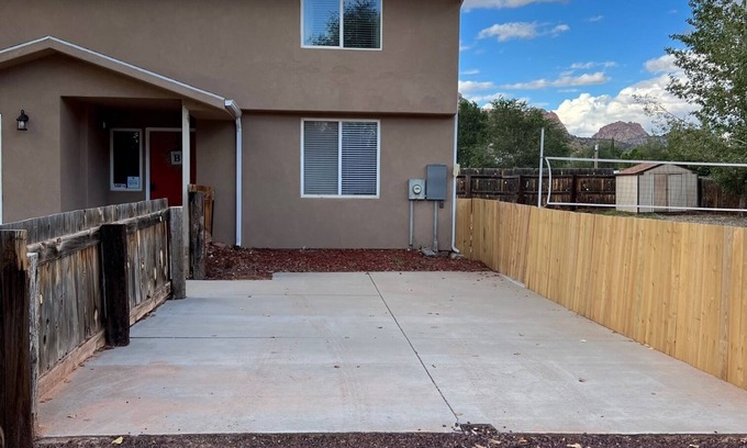 Hildale House | Hildale Haven B/red rock views, abundance of trails, close to Zion Nat'l Park.