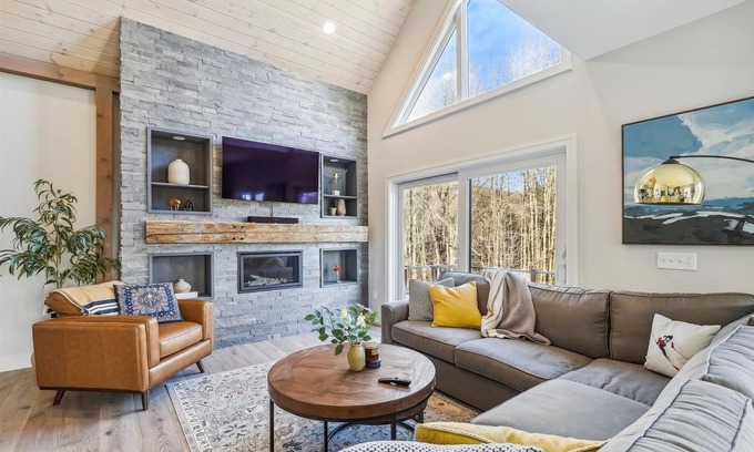 Waterbury Center House | Hill House: 3 br w/fireplace, a/c, hot tub, deck, firepit & garage!
