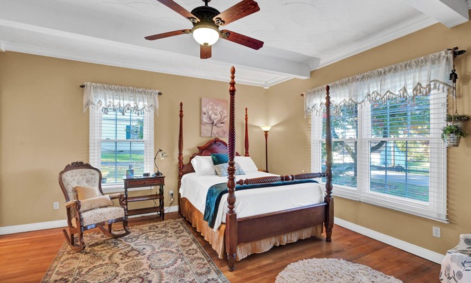 Loretto Bed & Breakfast | Hill House B&B