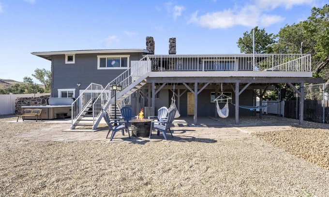 Northeast Reno House | Hill House Hot Tub Views & BBQs Close To Downtown