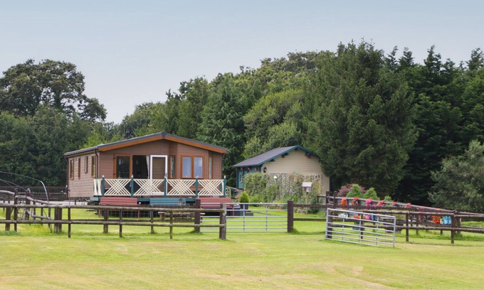 Wareham Cottage | HILL VIEW, LILAC LODGE, family friendly, with a garden in Wareham