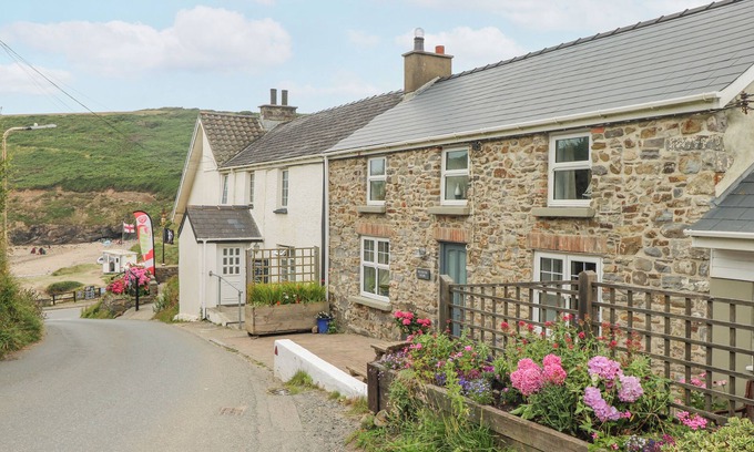 Nolton Cottage | HILLBROOK HOUSE, pet friendly, with a garden in Nolton Haven