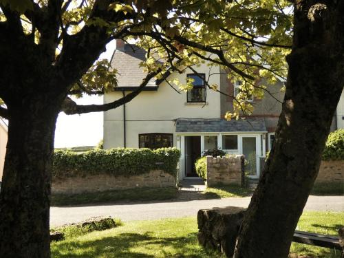 Crynant House | Hillcrest