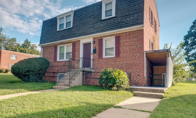 Hillcrest Heights Condo | Hillcrest Heights Condo ~ 7 Mi to National Mall!