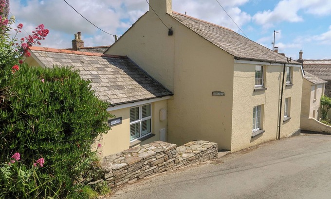 Treknow Cottage | HILLDENE, pet friendly, character holiday cottage in Treknow
