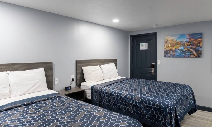 Hillsboro Hotel | Hillsboro Inn & Suites