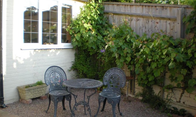 Moreton Bed & Breakfast | Hillside Cottage