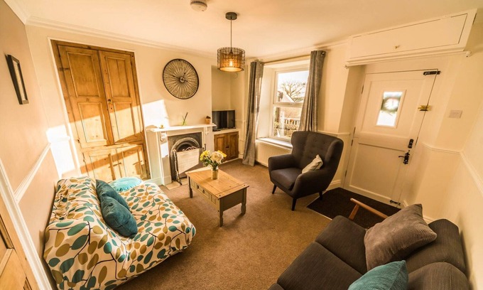 Matlock Cottage | Hillside cottage in Matlock, No Deposit