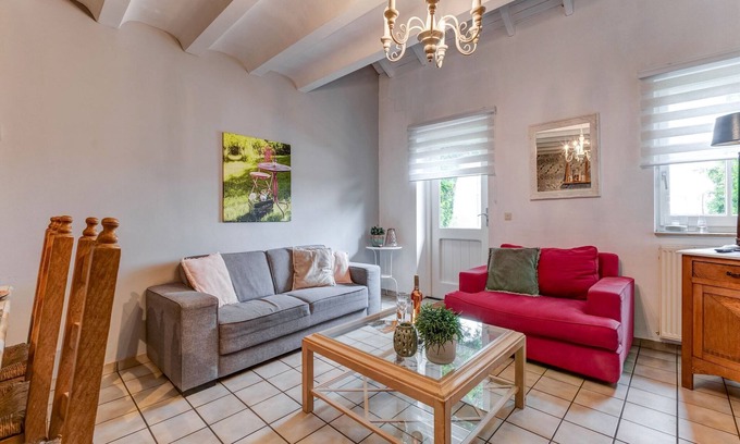 Ubachsberg Cottage | Hillside Family Retreat