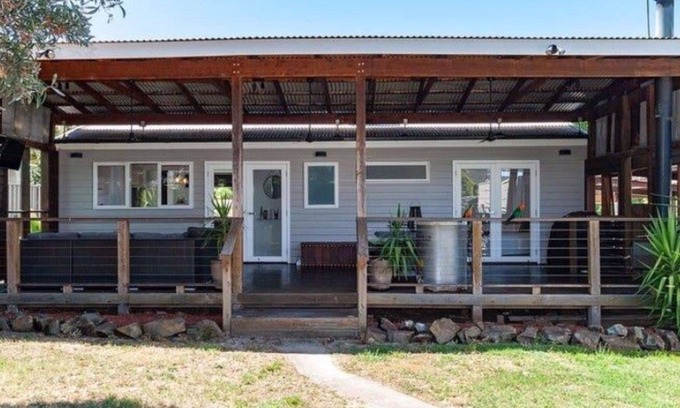 Eildon House | Hillside Haven - Beautifully presented and recently renovated family holiday home