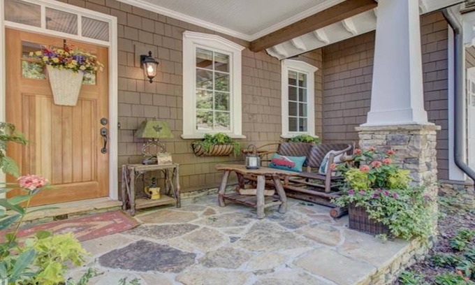Clayton House | Hillside Hideaway - a well-appointed, luxury cottage nestled above Lake Burton