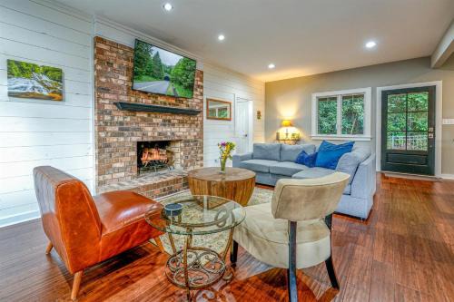Pisgah Forest House | Hillside Hideaway