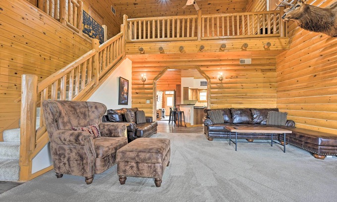 Baraboo Cabin | Hillside Hideaway w/Hot Tub & Heated Patio!