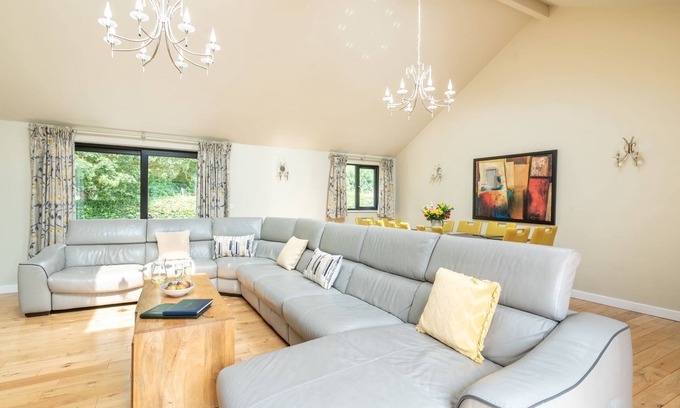 Cheddar Cabin | Hillside Lodge - sleeps 4/10 with wood burner and private hot tub