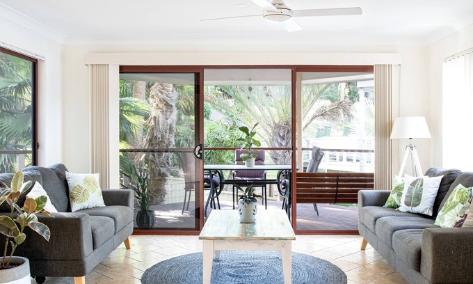 Elizabeth Beach House | Hillside Parade
