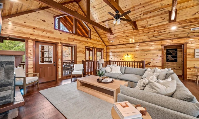 Caton Apartment | Hillside Retreat in Sevierville