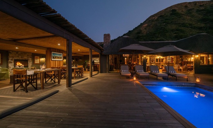 Sidbury Hotel | HillsNek Safari Camp - Amakhala Game Reserve